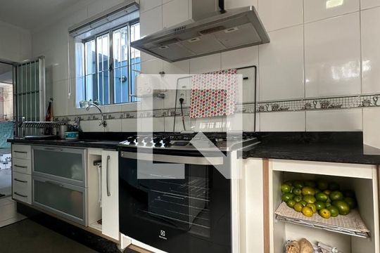 Cozinha de casa para alugar com 7 quartos, 380m² em Jaguaré, São Paulo