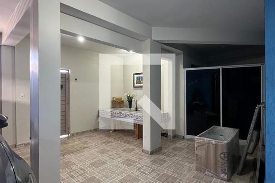 Garagem de casa para alugar com 7 quartos, 380m² em Jaguaré, São Paulo