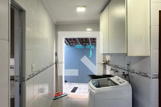 Área de Serviço de casa para alugar com 7 quartos, 380m² em Jaguaré, São Paulo