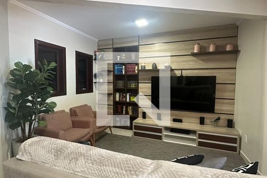 Sala de estar de casa para alugar com 7 quartos, 380m² em Jaguaré, São Paulo