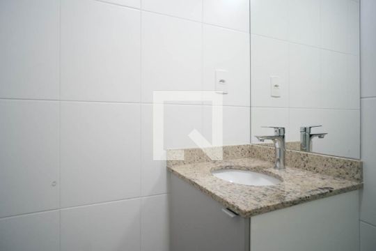 Banheiro de apartamento para alugar com 2 quartos, 50m² em Burgo Paulista, São Paulo