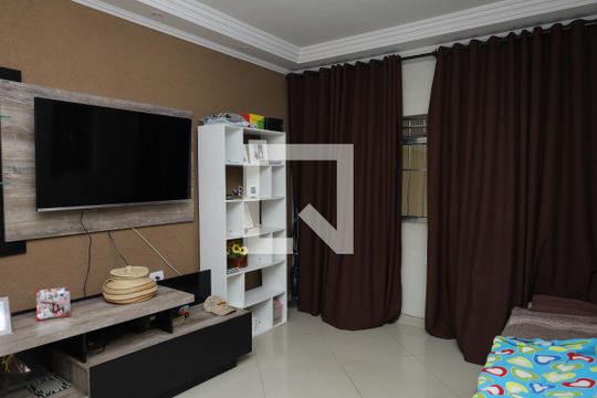 Sala  de casa à venda com 3 quartos, 250m² em Parque Guarani, São Paulo