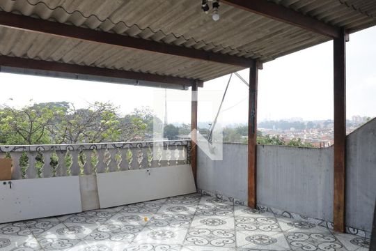 Terraço de casa à venda com 3 quartos, 250m² em Parque Guarani, São Paulo