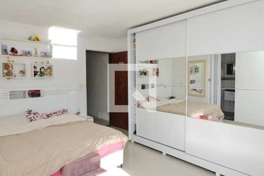 Suíte 1 de casa à venda com 3 quartos, 250m² em Parque Guarani, São Paulo