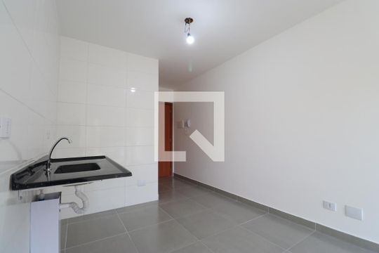 Cozinha de apartamento para alugar com 1 quarto, 28m² em Vila Anastácio, São Paulo