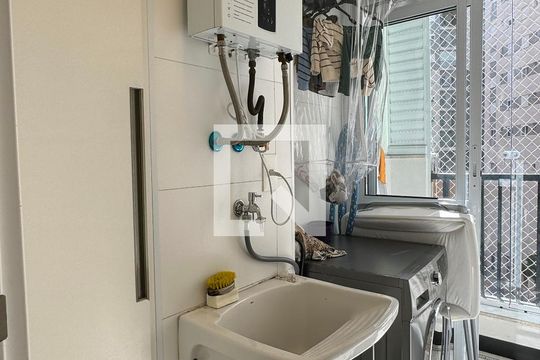 Área de Serviço de apartamento para alugar com 3 quartos, 110m² em Alphaville Empresarial, Barueri
