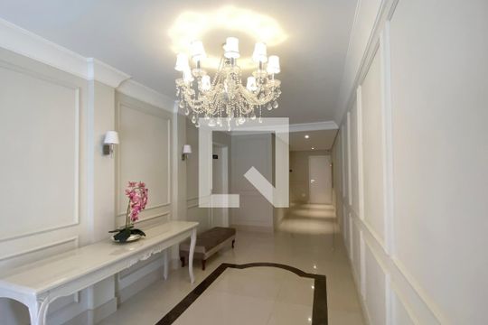 Hall social de apartamento para alugar com 3 quartos, 110m² em Alphaville Empresarial, Barueri