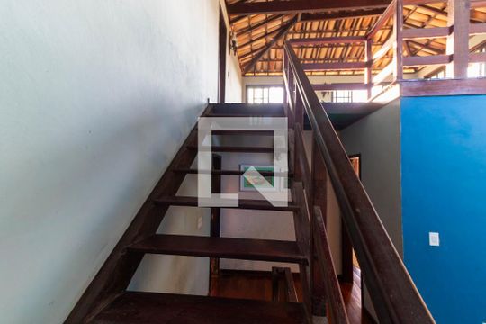 Escadas de casa à venda com 3 quartos, 300m² em Vila Progresso, Niterói