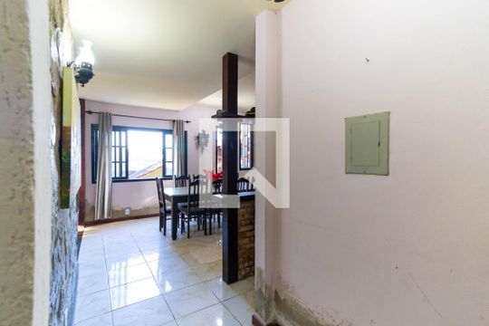 Corredor de casa à venda com 3 quartos, 300m² em Vila Progresso, Niterói
