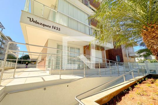 Fachada de apartamento para alugar com 3 quartos, 130m² em Jurerê Internacional, Florianópolis
