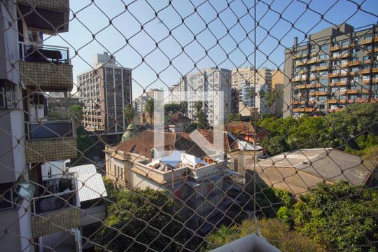 Varanda - Vista de kitnet/studio para alugar com 1 quarto, 44m² em Independência, Porto Alegre