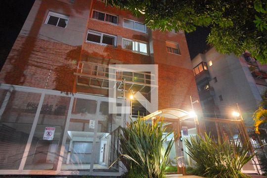 Fachada e portaria de apartamento à venda com 2 quartos, 67m² em Petrópolis, Porto Alegre