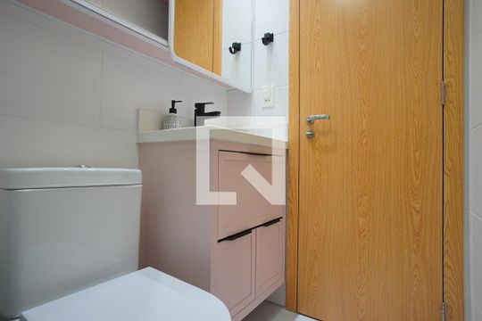 Banheiro da Suíte de apartamento à venda com 2 quartos, 67m² em Petrópolis, Porto Alegre