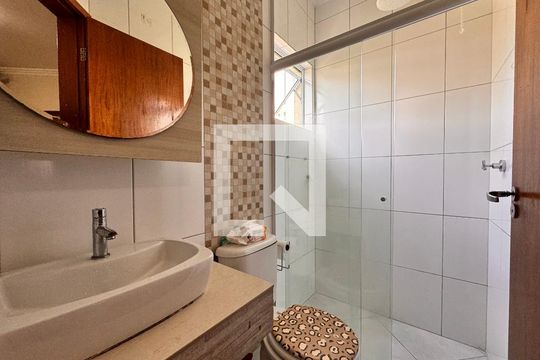 Banheiro da Suíte de apartamento à venda com 2 quartos, 100m² em Vila Valparaiso, Santo André