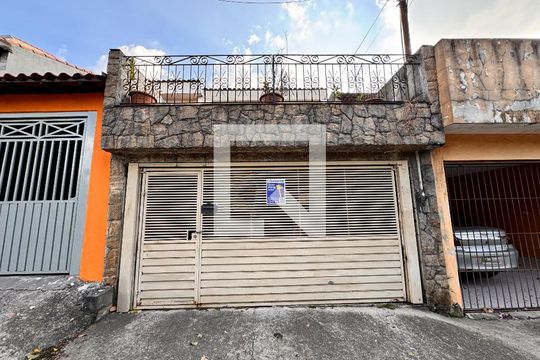 Fachada de casa à venda com 3 quartos, 175m² em Jardim Utinga, Santo André