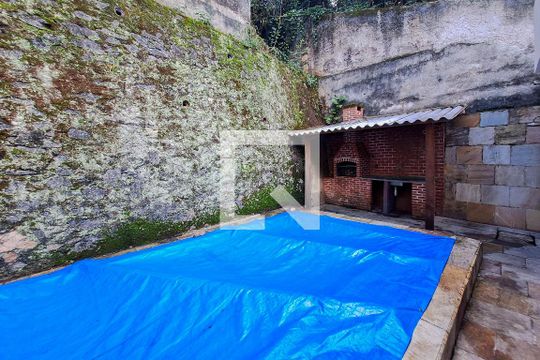 Piscina de casa à venda com 3 quartos, 150m² em Santa Rosa, Niterói