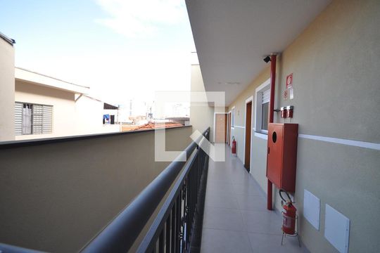 Corredor externo de apartamento para alugar com 1 quarto, 31m² em Vila Leonor, São Paulo
