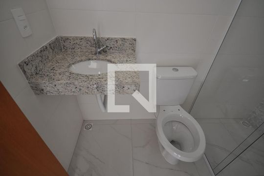 Banheiro de apartamento para alugar com 1 quarto, 31m² em Vila Leonor, São Paulo
