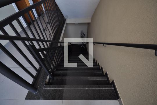 Escada de apartamento para alugar com 1 quarto, 31m² em Vila Leonor, São Paulo