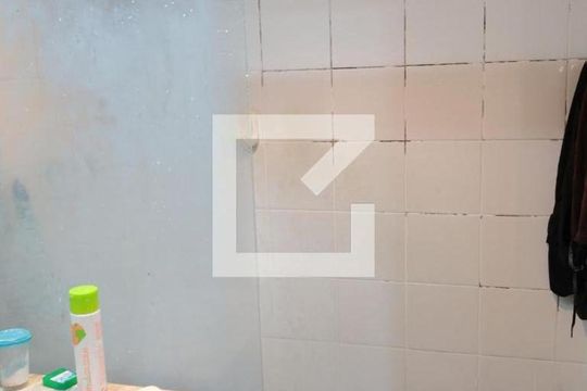 Banheiro de kitnet/studio para alugar com 1 quarto, 24m² em Indianópolis, São Paulo