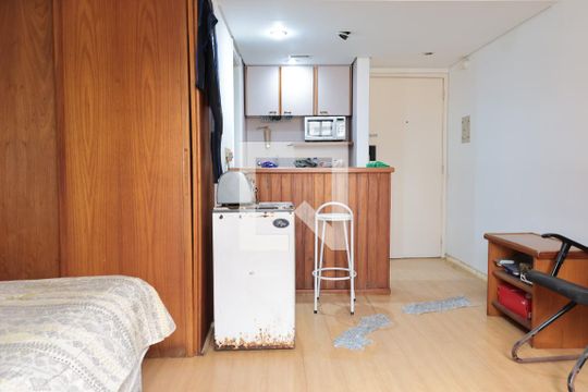 Sala/Quarto de kitnet/studio para alugar com 1 quarto, 24m² em Indianópolis, São Paulo