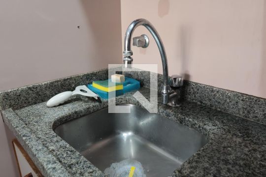 Cozinha de kitnet/studio para alugar com 1 quarto, 24m² em Indianópolis, São Paulo