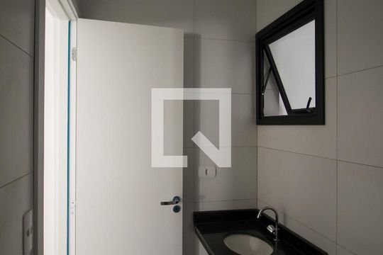 Banheiro de apartamento à venda com 2 quartos, 46m² em Vila Lúcia, São Paulo
