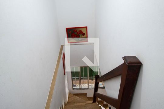 Escada de casa para alugar com 5 quartos, 190m² em Sumarezinho, São Paulo