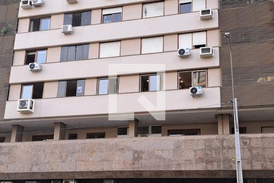 Fachada do Prédio com Adesivo de apartamento para alugar com 3 quartos, 115m² em Independência, Porto Alegre