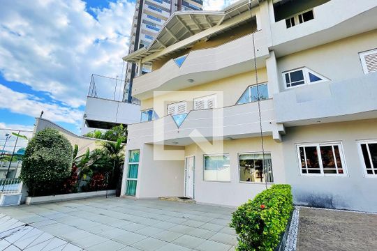 Fachada de casa de condomínio à venda com 6 quartos, 500m² em Vila Rosalia, Guarulhos