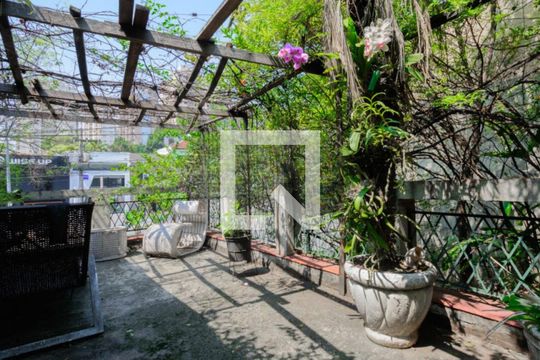 Casa para alugar com 7 quartos, 300m² em Pompeia, São Paulo