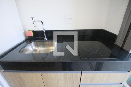 Cozinha de apartamento para alugar com 1 quarto, 21m² em Indianópolis, São Paulo