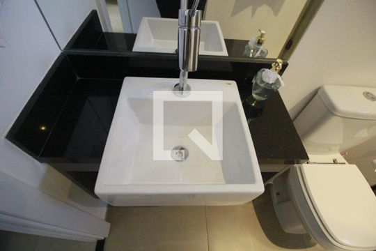 Banheiro de apartamento para alugar com 1 quarto, 21m² em Indianópolis, São Paulo
