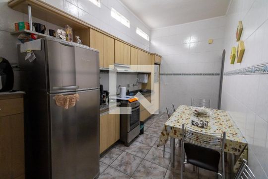 Cozinha de casa à venda com 4 quartos, 200m² em Vila Antonieta, São Paulo