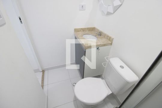 Banheiro de kitnet/studio para alugar com 1 quarto, 25m² em Santana, São Paulo