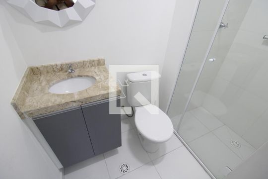Banheiro de kitnet/studio para alugar com 1 quarto, 25m² em Santana, São Paulo