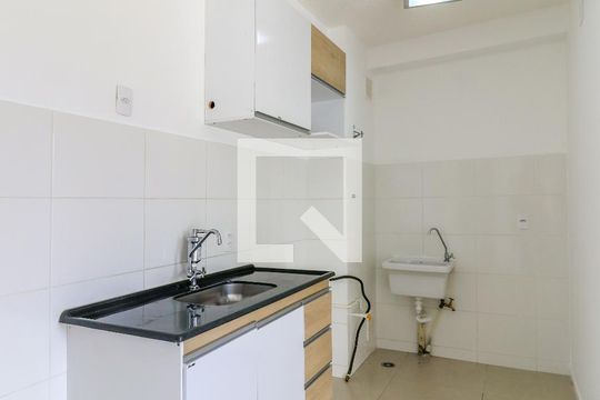 Cozinha de apartamento para alugar com 2 quartos, 33m² em Santo Amaro, São Paulo