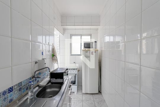 Cozinha de apartamento para alugar com 1 quarto, 32m² em Aclimação, São Paulo