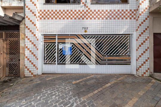 Fachada com a Plaquinha Instalada de casa à venda com 3 quartos, 230m² em Vila Aricanduva, São Paulo