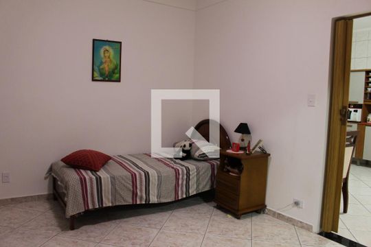 Quarto de casa à venda com 4 quartos, 170m² em Jardim Teresa, São Paulo