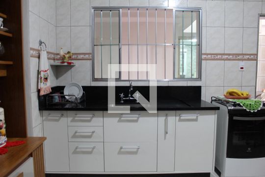 Cozinha de casa à venda com 4 quartos, 170m² em Jardim Teresa, São Paulo