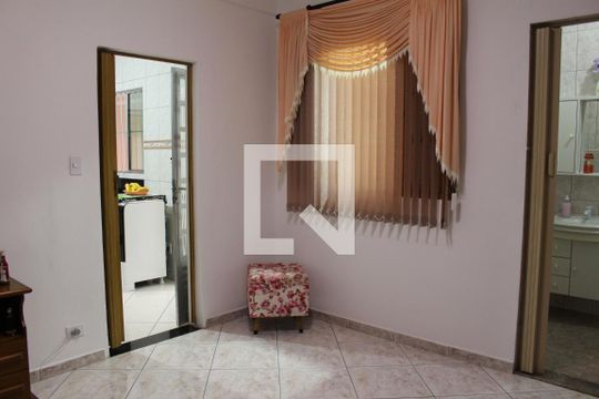 Quarto de casa à venda com 4 quartos, 170m² em Jardim Teresa, São Paulo