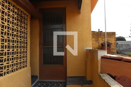 Área externa de casa à venda com 4 quartos, 170m² em Jardim Teresa, São Paulo