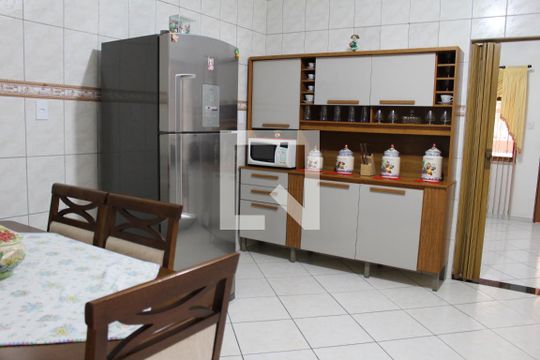Cozinha de casa à venda com 4 quartos, 170m² em Jardim Teresa, São Paulo