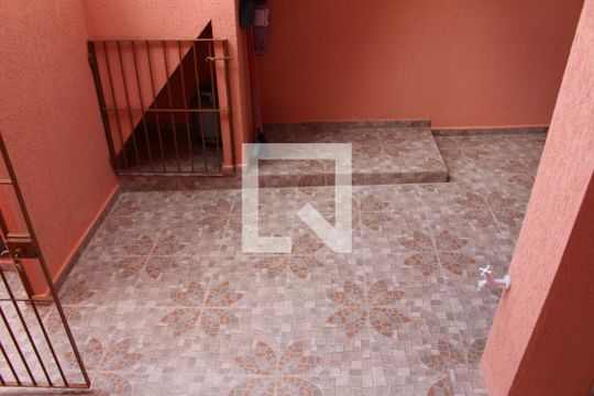 Área externa de casa à venda com 4 quartos, 170m² em Jardim Teresa, São Paulo