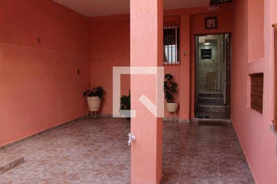 Área externa de casa à venda com 4 quartos, 170m² em Jardim Teresa, São Paulo