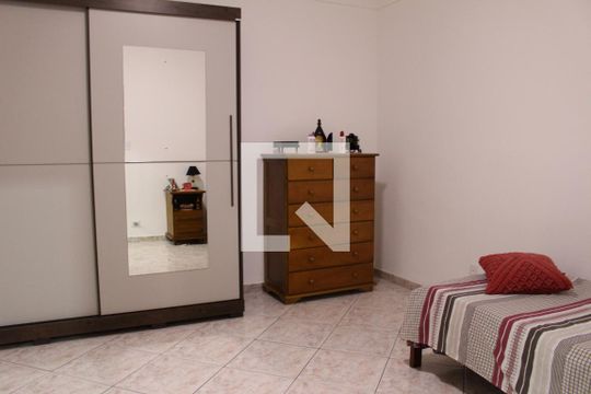 Quarto de casa à venda com 4 quartos, 170m² em Jardim Teresa, São Paulo