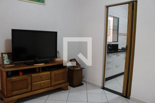 Sala de casa à venda com 4 quartos, 170m² em Jardim Teresa, São Paulo