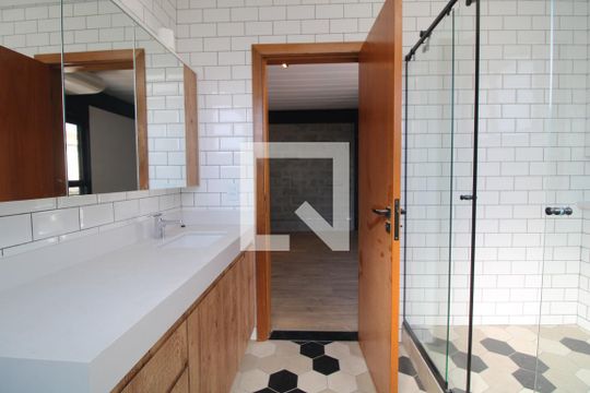 Banheiro da suíte 1 de casa para alugar com 3 quartos, 168m² em Jardim Cidália, São Paulo