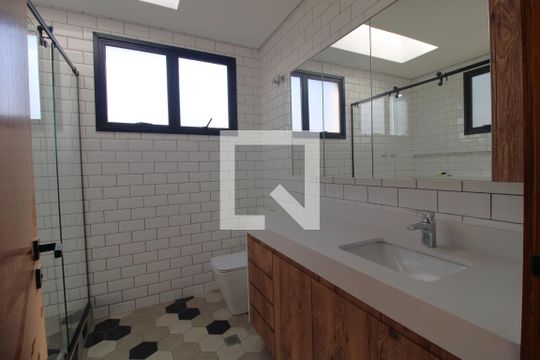 Banheiro da suíte 1 de casa para alugar com 3 quartos, 168m² em Jardim Cidália, São Paulo